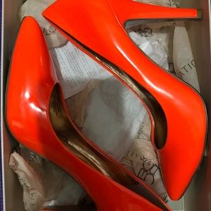 BCBG NEON ORANGE HEELS fire 🔥